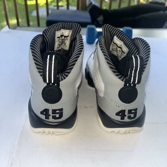 302359-116  Size4.5y Jordan Retro 9 Bg Barrons White Black Wolf Grey